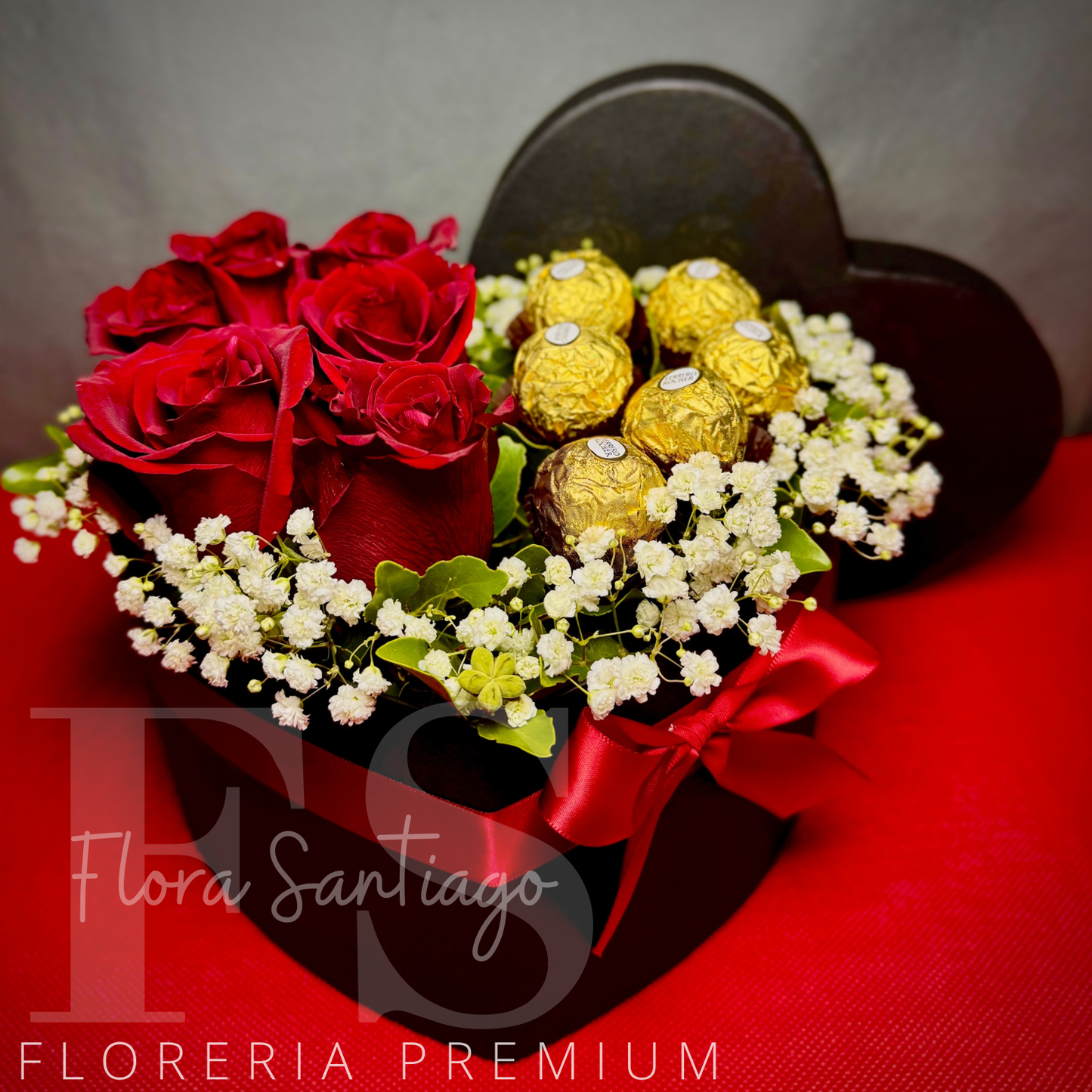 Caja corazón con 6 rosas rojas y 6 bombones de chocolate