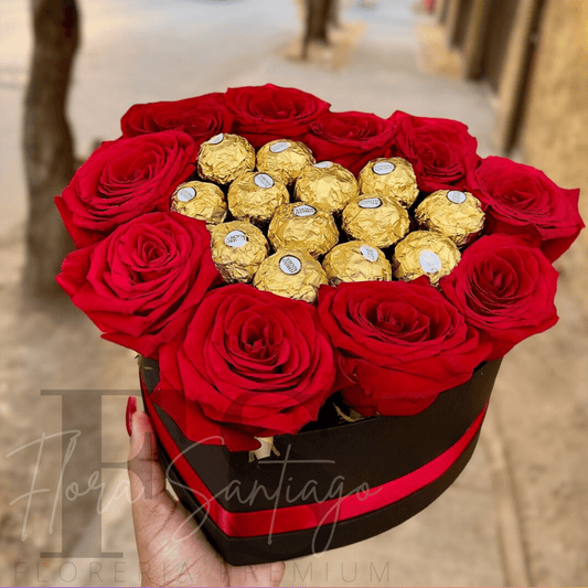 box corazón con 10 rosas 8 bombones de chocolate, envía Flores a domicilio
