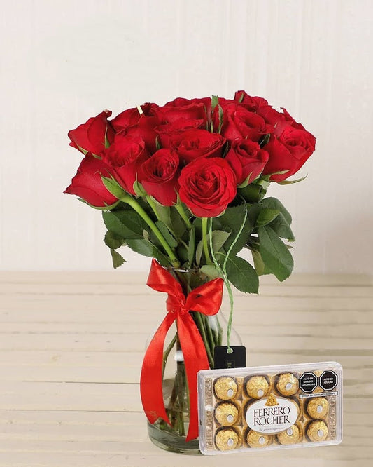 Florero de 12 Rosas y bombones
